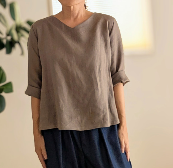 ✜リネン✜モカ✜浅Ｖネックブラウス✜ 2枚目の画像