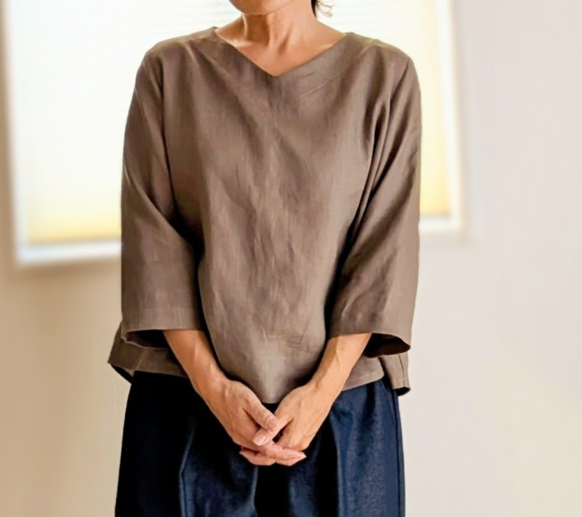 ✜リネン✜モカ✜浅Ｖネックブラウス✜