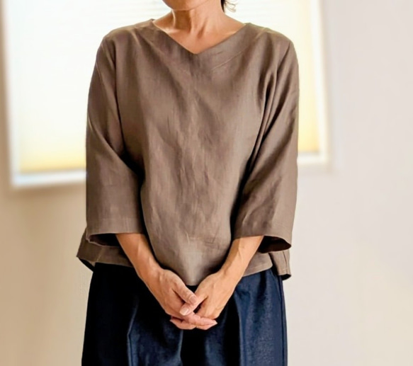 ✜リネン✜モカ✜浅Ｖネックブラウス✜ 1枚目の画像