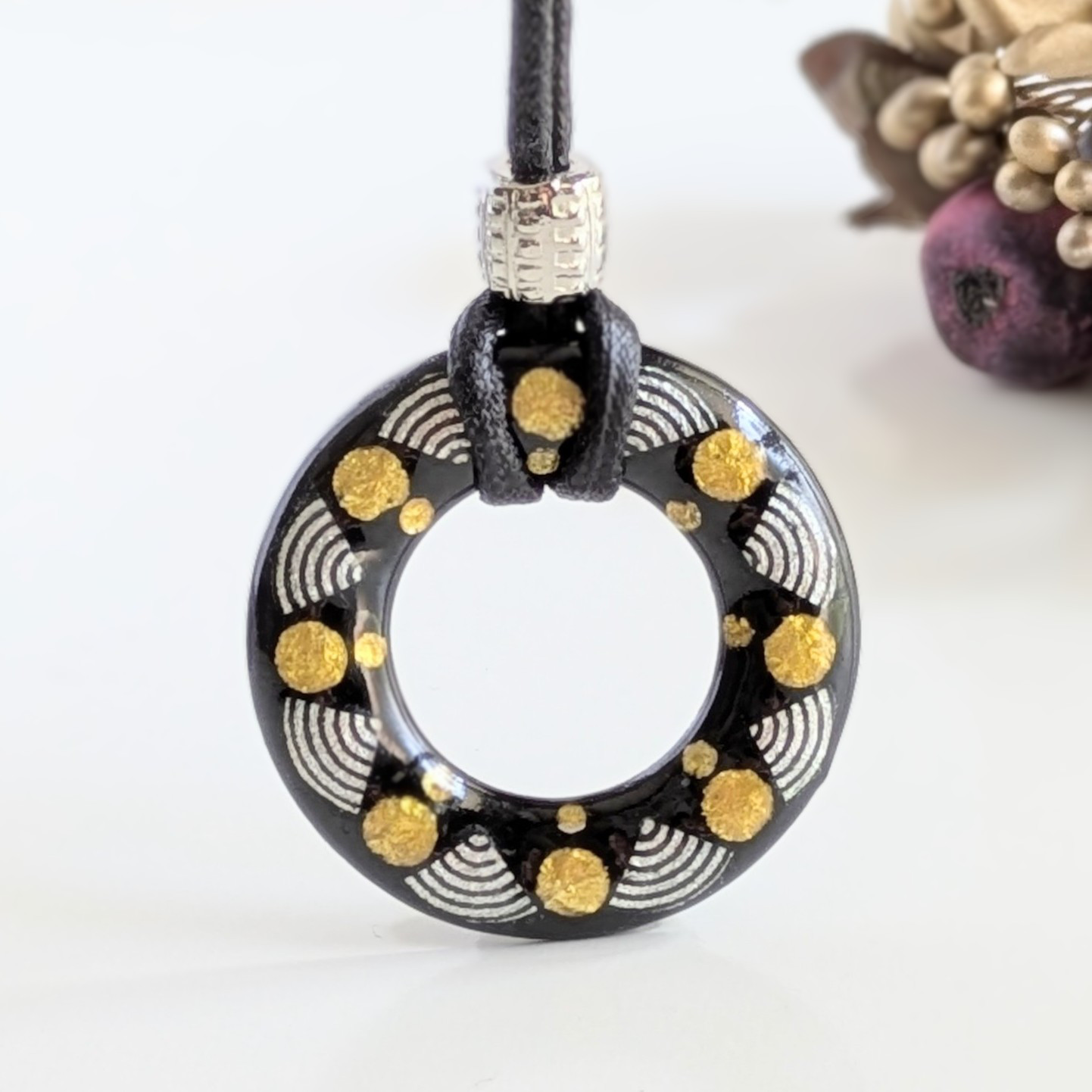 ＊一点限定＊ラウンドペンダント｜ブラック【銀張七宝、ロングペンダント】218