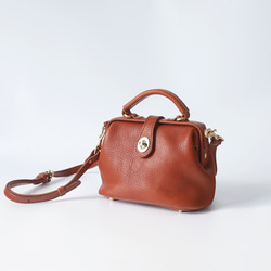 【柔らかいヌメ革】フラットタイプのがま口バッグ 手作りのレザーショルダーバッグ　2WAY 中型鞄 15枚目の画像