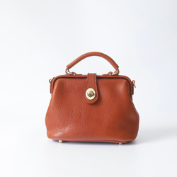 【柔らかいヌメ革】フラットタイプのがま口バッグ 手作りのレザーショルダーバッグ　2WAY 中型鞄 3枚目の画像