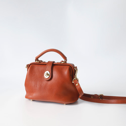 【柔らかいヌメ革】フラットタイプのがま口バッグ 手作りのレザーショルダーバッグ　2WAY 中型鞄 13枚目の画像