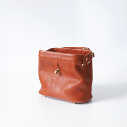 【柔らかいヌメ革】フラットタイプのがま口バッグ 手作りのレザーショルダーバッグ　2WAY 中型鞄 11枚目の画像