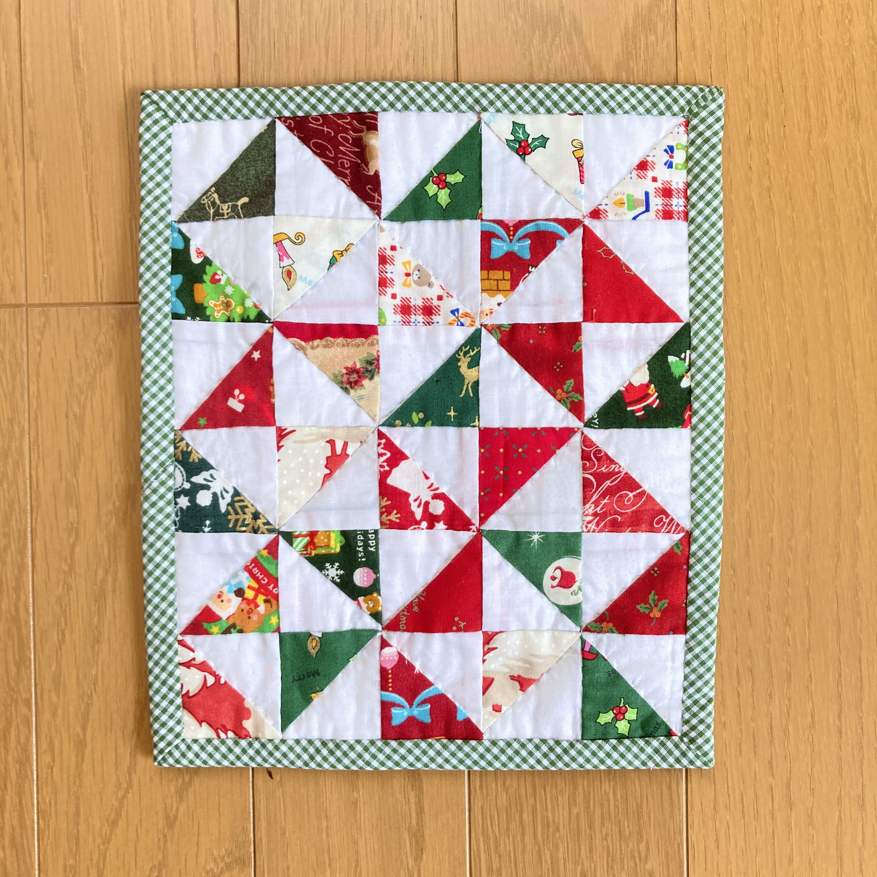 クリスマスのミニタペストリー パッチワークキルトタペストリー