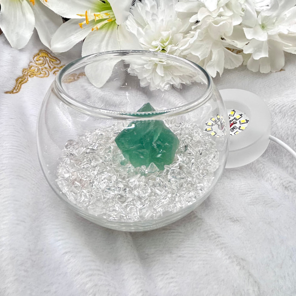 4点セット　LEDライト付　天然石　浄化　高品質　ヒマラヤ水晶　さざれ　グリーンフローライト　原石　間接照明　ガラス容器 2枚目の画像
