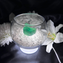 4点セット　LEDライト付　天然石　浄化　高品質　ヒマラヤ水晶　さざれ　グリーンフローライト　原石　間接照明　ガラス容器 3枚目の画像