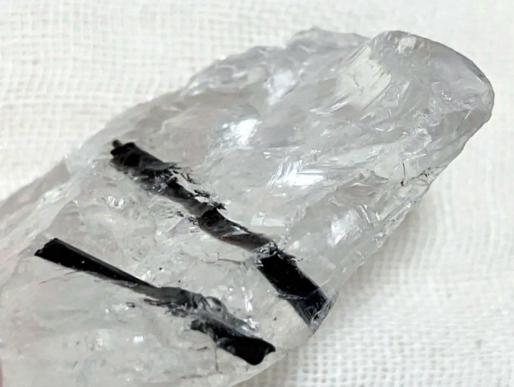 ブラックトルマリンinクォーツ原石　おまけ有　計2石で発送