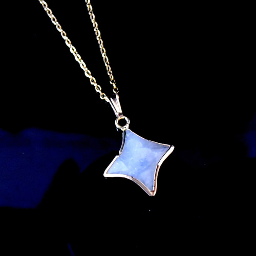 レインボームーンストーンのスパークルスターネックレス ネックレス