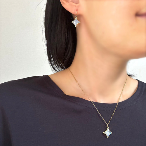 レインボームーンストーンのスパークルスターネックレス ネックレス