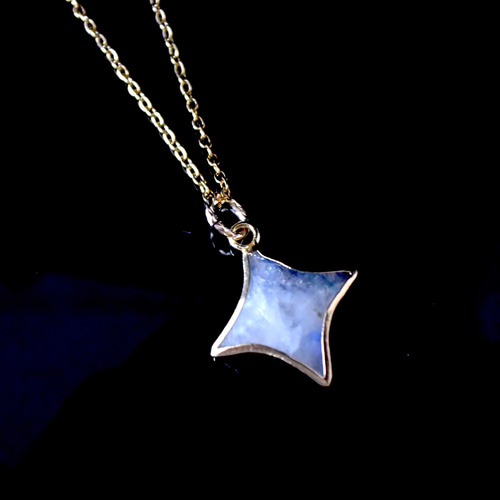 レインボームーンストーンのスパークルスターネックレス ネックレス