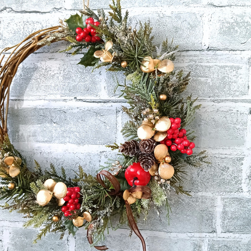 聖なる夜をそっと彩る】三日月型のクリスマスリース 2025 壁掛け