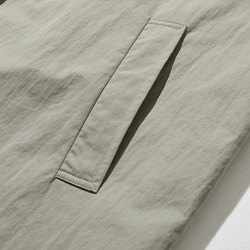 ロングシーズン着まわせる優秀アイテム　トレンチコート　ミドル丈コート　薄いカーキ色　251003-2 5枚目の画像