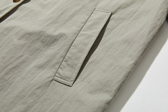 ロングシーズン着まわせる優秀アイテム　トレンチコート　ミドル丈コート　薄いカーキ色　251003-2 5枚目の画像