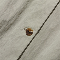 ロングシーズン着まわせる優秀アイテム　トレンチコート　ミドル丈コート　薄いカーキ色　251003-2 4枚目の画像