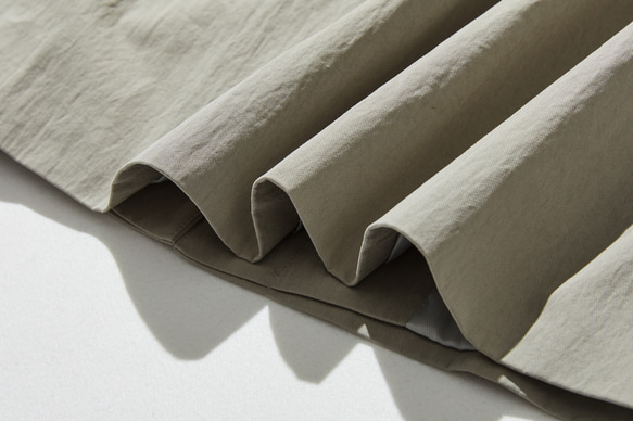 ロングシーズン着まわせる優秀アイテム　トレンチコート　ミドル丈コート　薄いカーキ色　251003-2 10枚目の画像