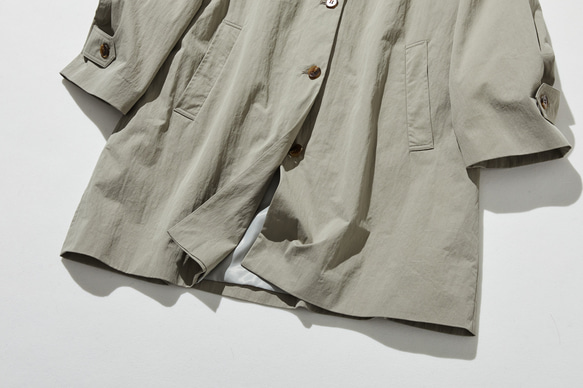 ロングシーズン着まわせる優秀アイテム　トレンチコート　ミドル丈コート　薄いカーキ色　251003-2 3枚目の画像