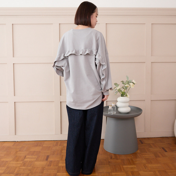 大人のスウェット 甘すぎないフリル 柔らかストレッチ素材トレーナー　ライトグレー　0671Grey 7枚目の画像