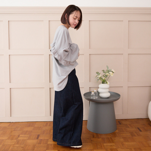 大人のスウェット 甘すぎないフリル 柔らかストレッチ素材トレーナー　ライトグレー　0671Grey 6枚目の画像