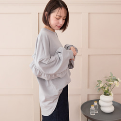 大人のスウェット 甘すぎないフリル 柔らかストレッチ素材トレーナー　ライトグレー　0671Grey 1枚目の画像