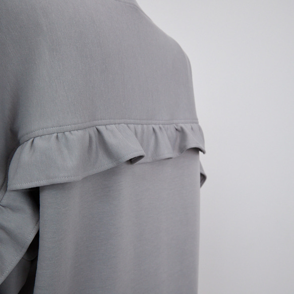 大人のスウェット 甘すぎないフリル 柔らかストレッチ素材トレーナー　ライトグレー　0671Grey 14枚目の画像