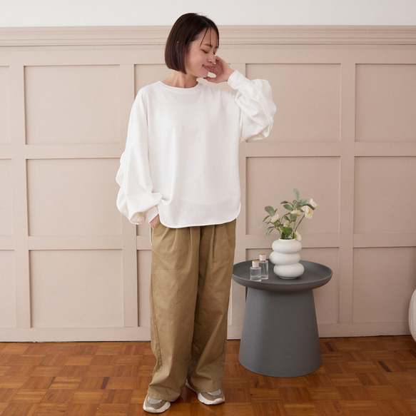 大人のスウェット 甘すぎないフリル 柔らかストレッチ素材トレーナー　ホワイト　0671WH 6枚目の画像