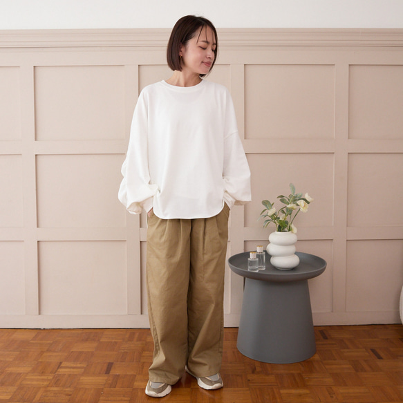 大人のスウェット 甘すぎないフリル 柔らかストレッチ素材トレーナー　ホワイト　0671WH 5枚目の画像