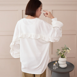 大人のスウェット 甘すぎないフリル 柔らかストレッチ素材トレーナー　ホワイト　0671WH 1枚目の画像