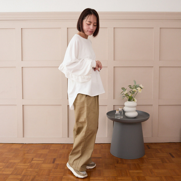 大人のスウェット 甘すぎないフリル 柔らかストレッチ素材トレーナー　ホワイト　0671WH 7枚目の画像