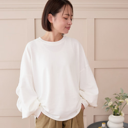 大人のスウェット 甘すぎないフリル 柔らかストレッチ素材トレーナー　ホワイト　0671WH 2枚目の画像