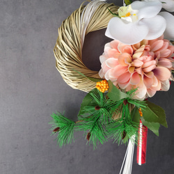 壽ダリア【ダリア・松竹梅・胡蝶蘭】2026年仕様しめ縄飾り『超早割祭2025』　 4枚目の画像