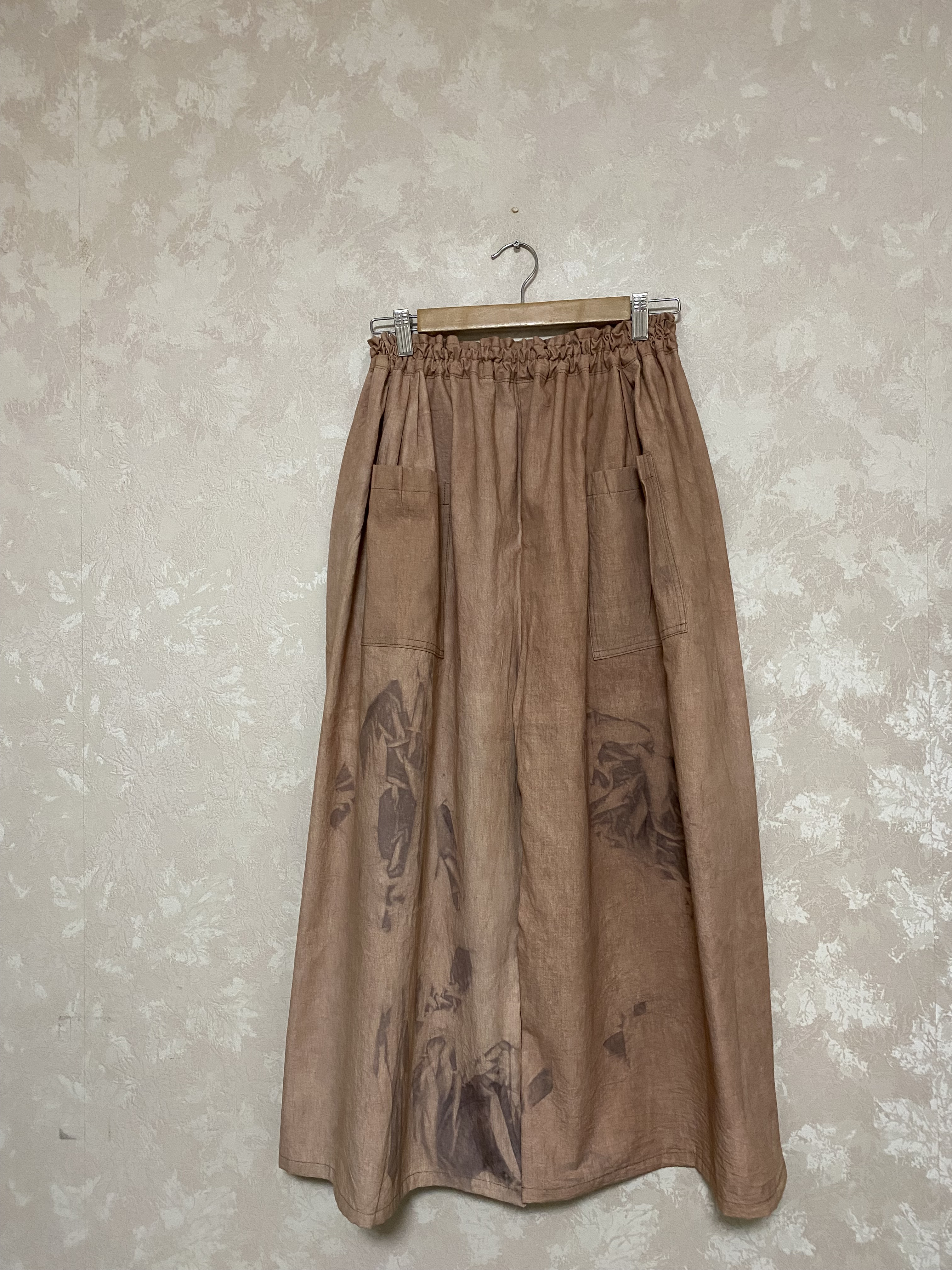 468.草木染めのゆるダボパンツ、ビンロウジ　ゆったり　模様　やさしい色　手染め