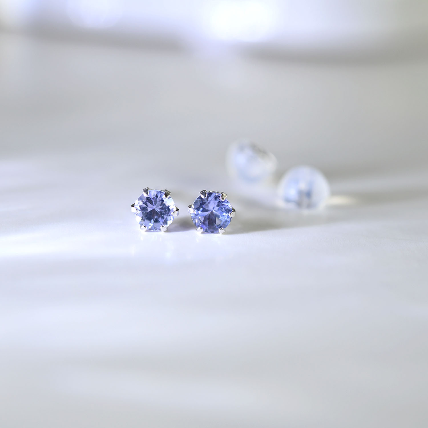 希少貴重 人生を良い方向へと導く石  タンザナイト プラチナ スタッドピアス 12月誕生石