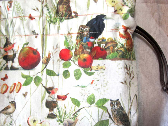 ドイツ生地　訳あり　秋の実り　りんご　小人森の動物たち　りす　梟　カタツムリ　巾着ポーチ　巾着バッグ　マッシュルーム 9枚目の画像