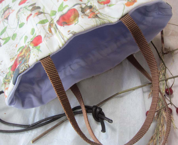 ドイツ生地　訳あり　秋の実り　りんご　小人森の動物たち　りす　梟　カタツムリ　巾着ポーチ　巾着バッグ　マッシュルーム 7枚目の画像