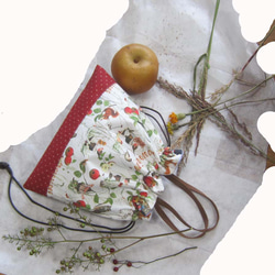 ドイツ生地　訳あり　秋の実り　りんご　小人森の動物たち　りす　梟　カタツムリ　巾着ポーチ　巾着バッグ　マッシュルーム 6枚目の画像