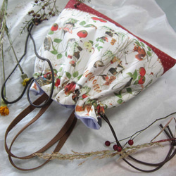 ドイツ生地　訳あり　秋の実り　りんご　小人森の動物たち　りす　梟　カタツムリ　巾着ポーチ　巾着バッグ　マッシュルーム 5枚目の画像