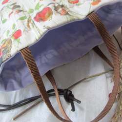 ドイツ生地　　秋の実り　りんご　小人　森の動物たち　りす　梟　カタツムリ　巾着ポーチ　巾着バッグ　マッシュルーム 5枚目の画像