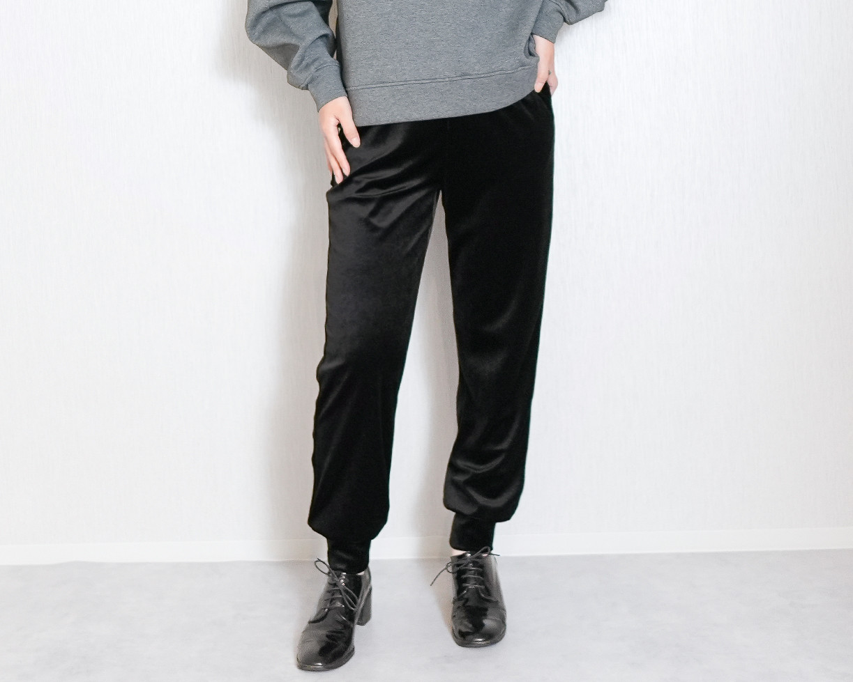 【数量限定】うっとりする肌触り！上質なストレッチベロアのジョガーパンツ / 大人の美脚パンツ / 選べる2サイズ