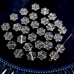 40個★11.5mm雪　雪の結晶　雪の樹脂ビーズ  クリア 1枚目の画像