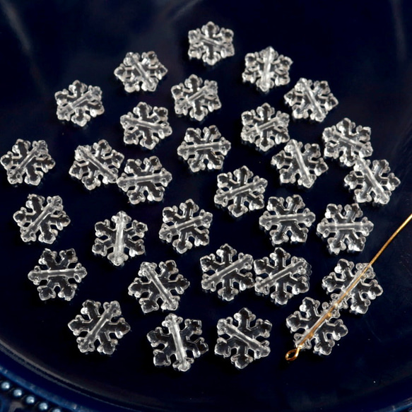40個★11.5mm雪　雪の結晶　雪の樹脂ビーズ  クリア 14枚目の画像