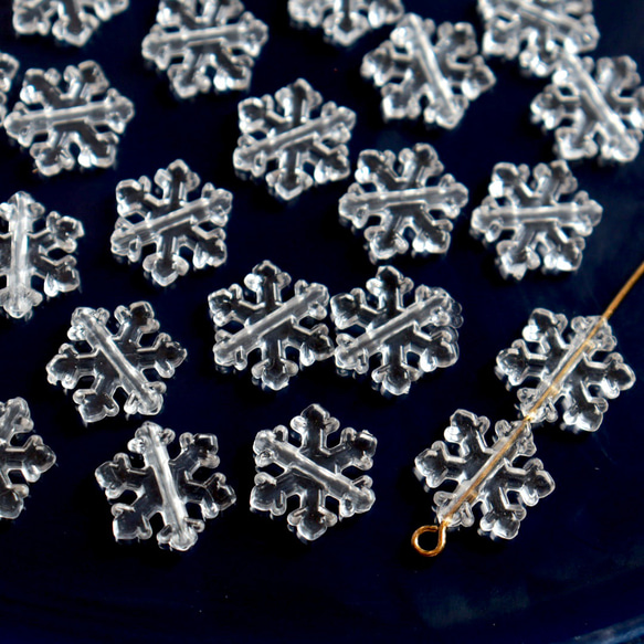 40個★11.5mm雪　雪の結晶　雪の樹脂ビーズ  クリア 16枚目の画像