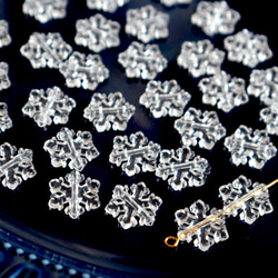40個★11.5mm雪　雪の結晶　雪の樹脂ビーズ  クリア 4枚目の画像