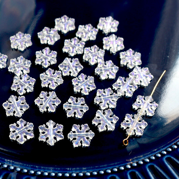 40個★11.5mm雪　雪の結晶　雪の樹脂ビーズ  ホワイト×ブルーグリッター 12枚目の画像