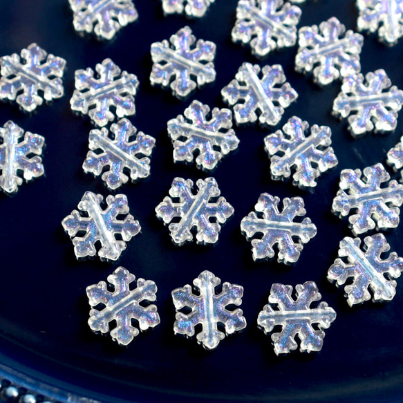 40個★11.5mm雪　雪の結晶　雪の樹脂ビーズ  ホワイト×ブルーグリッター 8枚目の画像