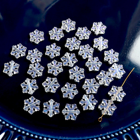 40個★11.5mm雪　雪の結晶　雪の樹脂ビーズ  ホワイト×ブルーグリッター 14枚目の画像