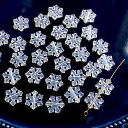 40個★11.5mm雪　雪の結晶　雪の樹脂ビーズ  ホワイト×ブルーグリッター 11枚目の画像