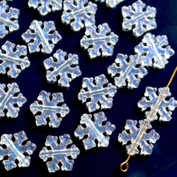 40個★11.5mm雪　雪の結晶　雪の樹脂ビーズ  ホワイト×ブルーグリッター 19枚目の画像