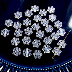 40個★11.5mm雪　雪の結晶　雪の樹脂ビーズ  ホワイト×ブルーグリッター 13枚目の画像