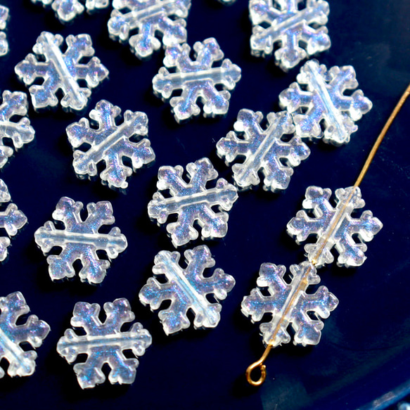 40個★11.5mm雪　雪の結晶　雪の樹脂ビーズ  ホワイト×ブルーグリッター 20枚目の画像